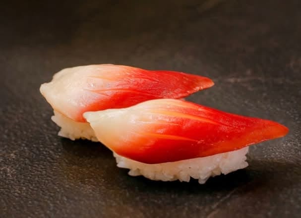 Hokkigai Sashimi (surf clam).