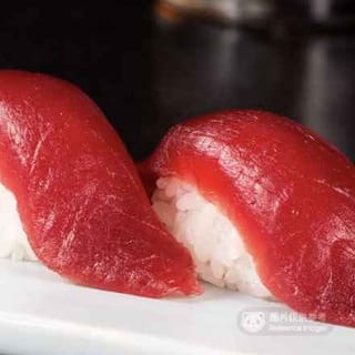 Maguro Sashimi (yellowfin tuna)